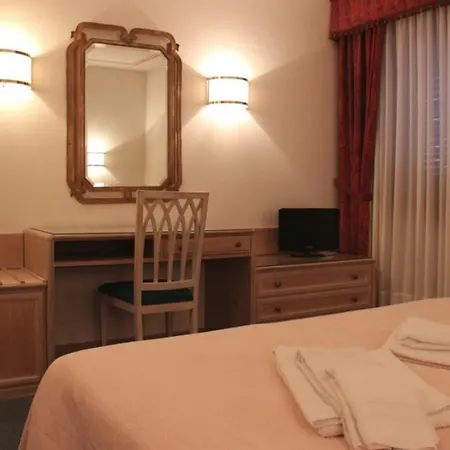 Capannina 酒店 科尔蒂纳丹佩佐