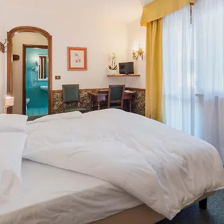 Capannina Hotell 3*