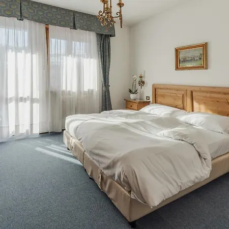 Capannina 科尔蒂纳丹佩佐